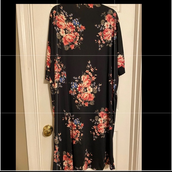 Oddy Kimono - Picture 2 of 3